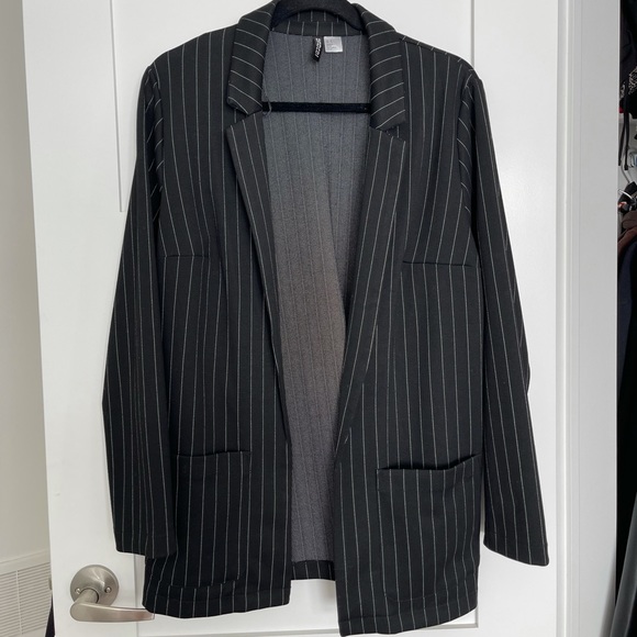 ***SOLD***H&M Blazer 🖤 - Picture 2 of 6